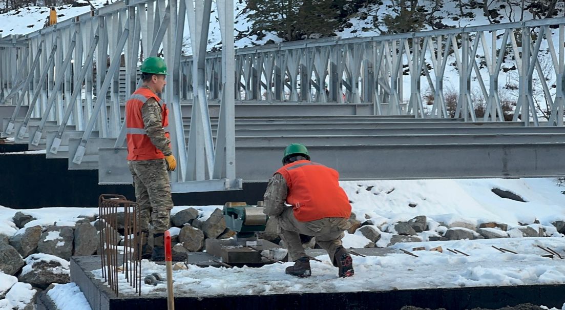 Ejército de Chile instala puente modular en el Camino Vicuña–Yendegaia