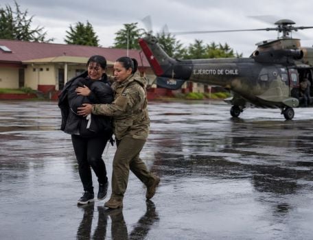Operaciones aéreas y terrestres permiten rescatar a personas aisladas en Coquimbo