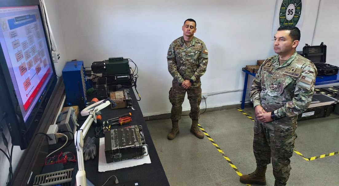 Regimiento de Infantería N.° 1 “Buin” recibió primera asistencia remota por especialistas de la Escuela de Telecomunicaciones