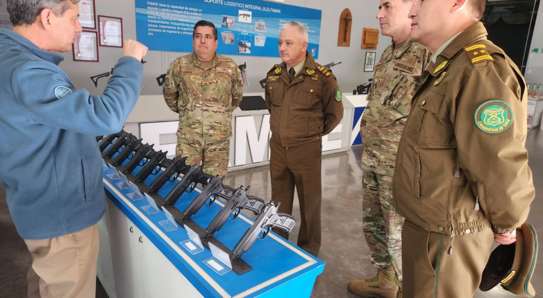 Director General de Carabineros conoció capacidades estratégicas y fabriles de FAMAE