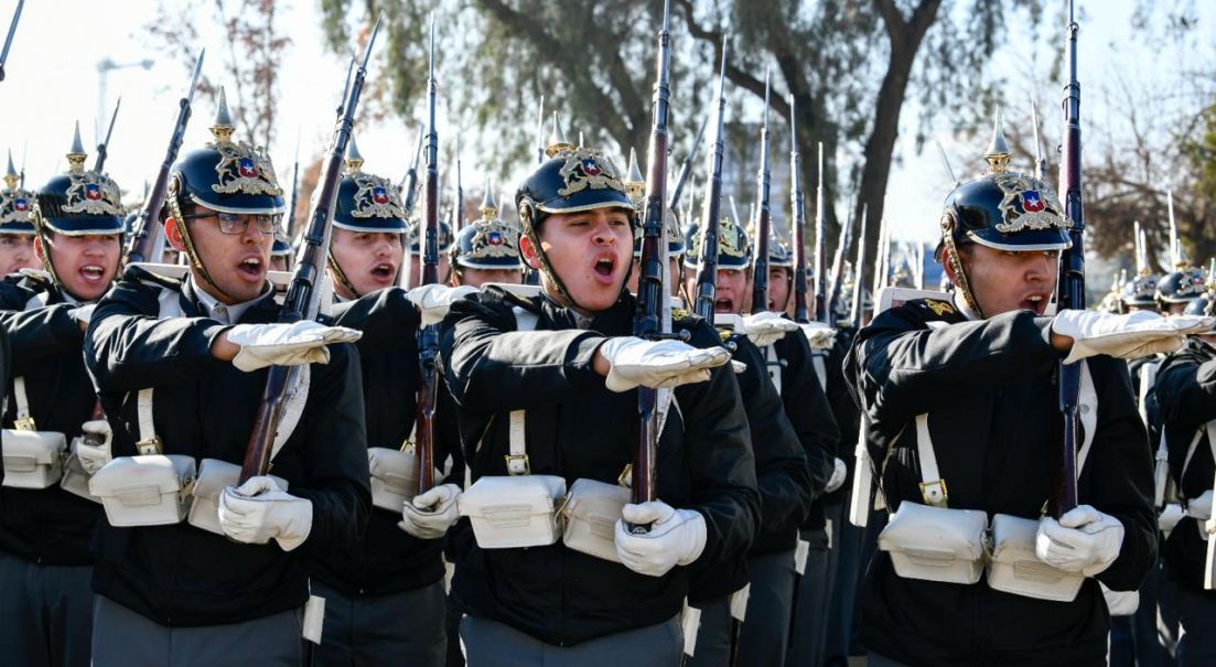 Compromiso con el país: jóvenes soldados se preparan para el Juramento a la Bandera