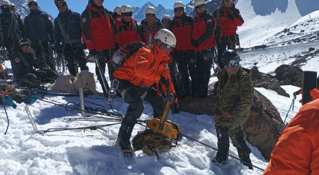 Dotación Antártica 2026 se prepara en la Escuela de Montaña
