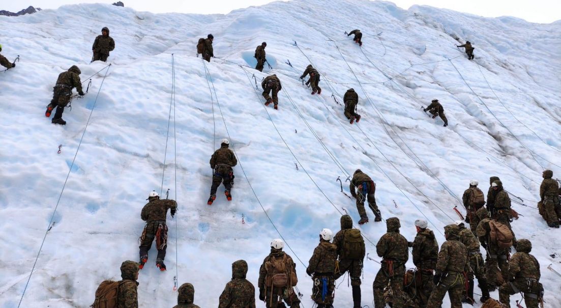 Curso de Montaña 2026 forma instructores especialistas para vivir, desplazarse y combatir en las alturas