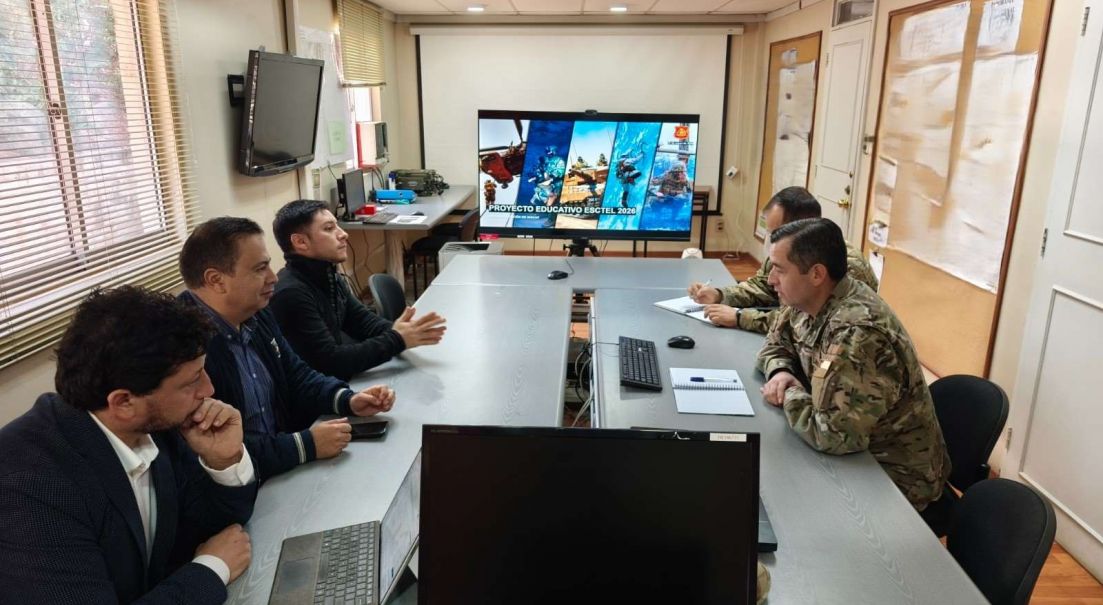Escuela de Telecomunicaciones del Ejército realiza reunión de trabajo con jefes de carrera del área de Telecomunicaciones e Informática de INACAP
