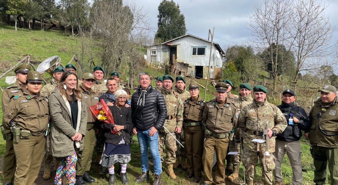 El Regimiento N.º 12 “Sangra” rindió homenaje a la "Abuelita Juana" en su cumpleaños número 114