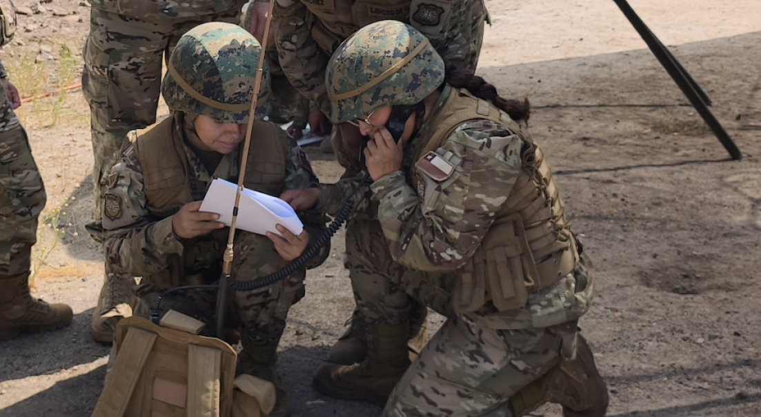 Soldados conscriptos fortalecen sus capacidades operativas tras aprobar Curso de Radio Operador de Combate
