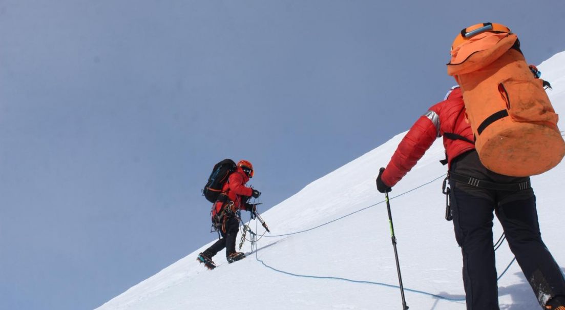 Dotación Antártica del Ejército conquista el Monte Jacquinot tras seis años: un desafío marcado por el trabajo en equipo y la preparación