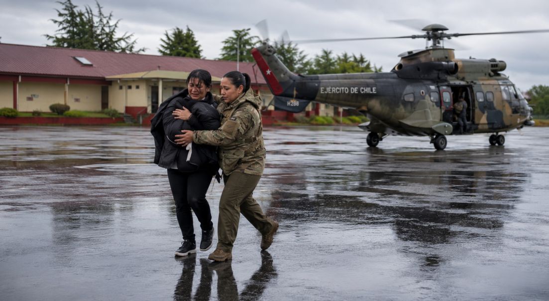 Operaciones aéreas y terrestres permiten rescatar a personas aisladas en Coquimbo